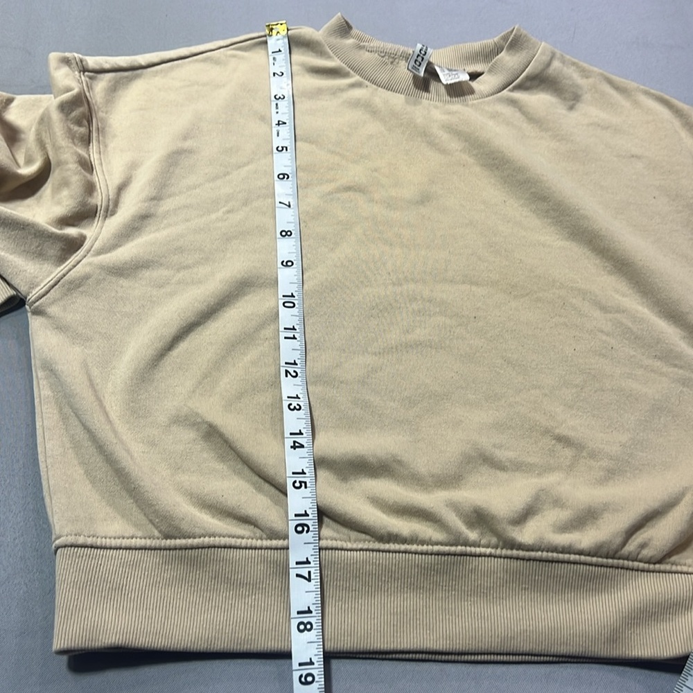 Divided cropped crew neck sweatshirt size xs
CLOSET CLEAN OUT SALE! - Picture 6 of 7